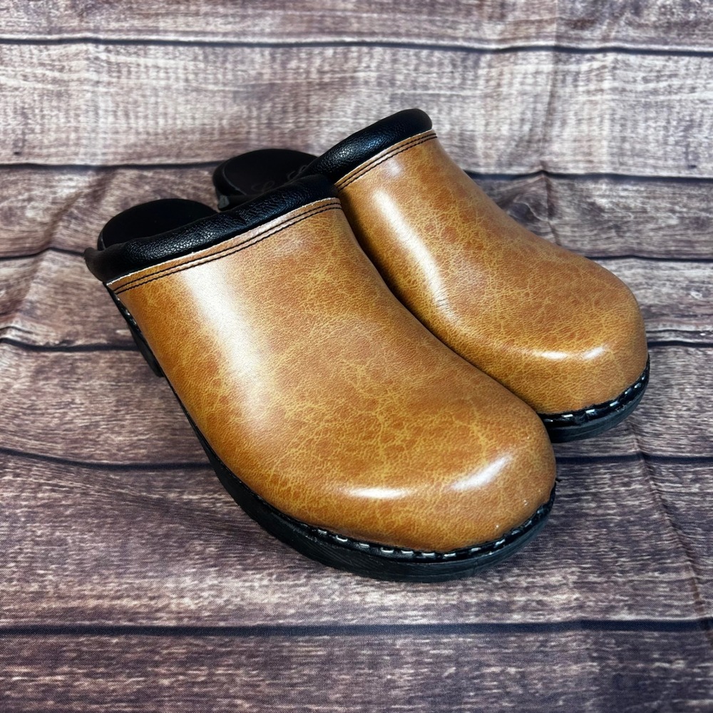 C&C Sweden Womens Comfort Clogs Tan Leather Slip On Shoes Size 40 US 9 to 9.5